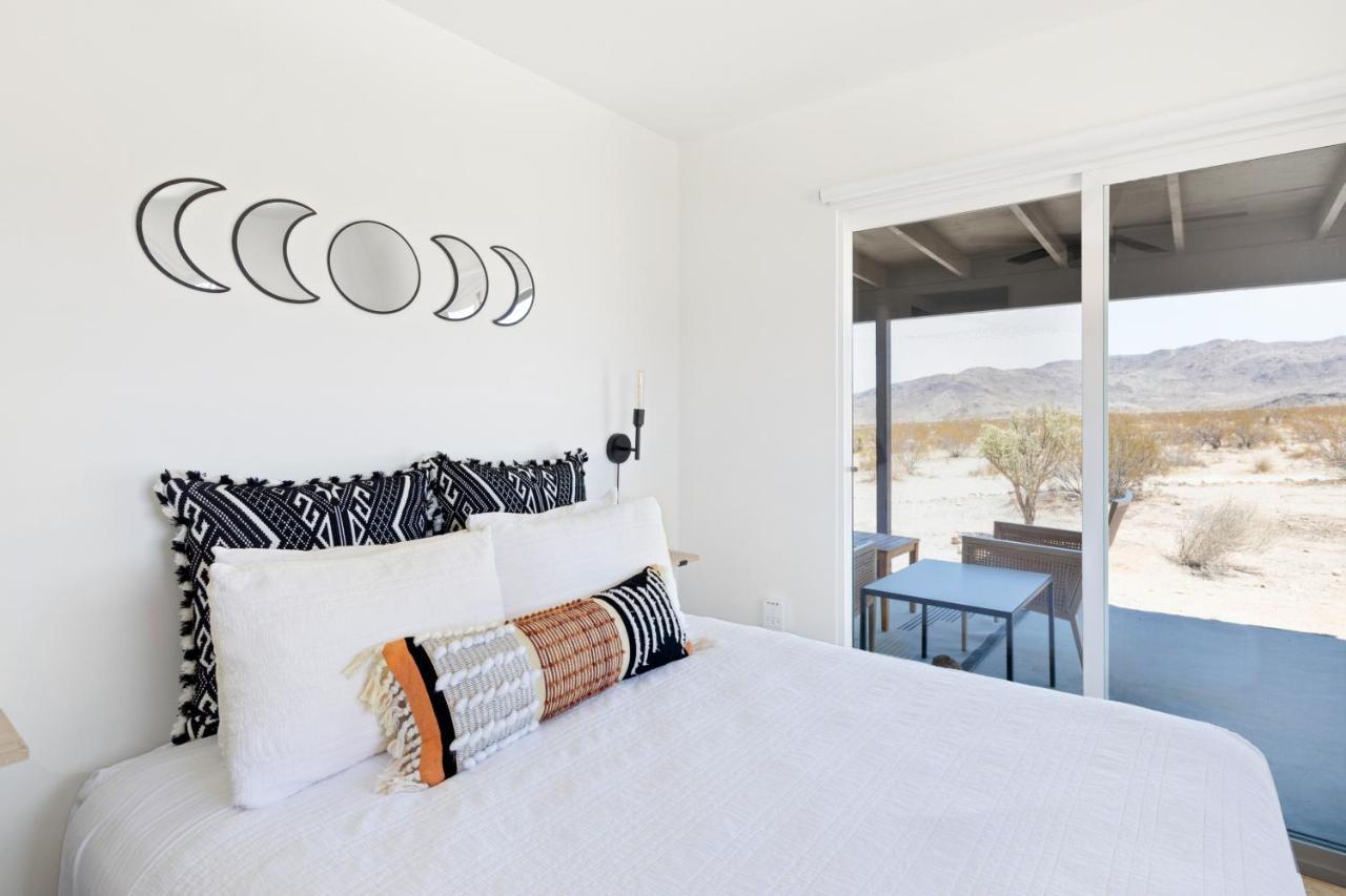 1 Minute To Joshua Tree National Park, Hot Tub, Stars, Private - The Wkndr Villa Twentynine Palms Bagian luar foto