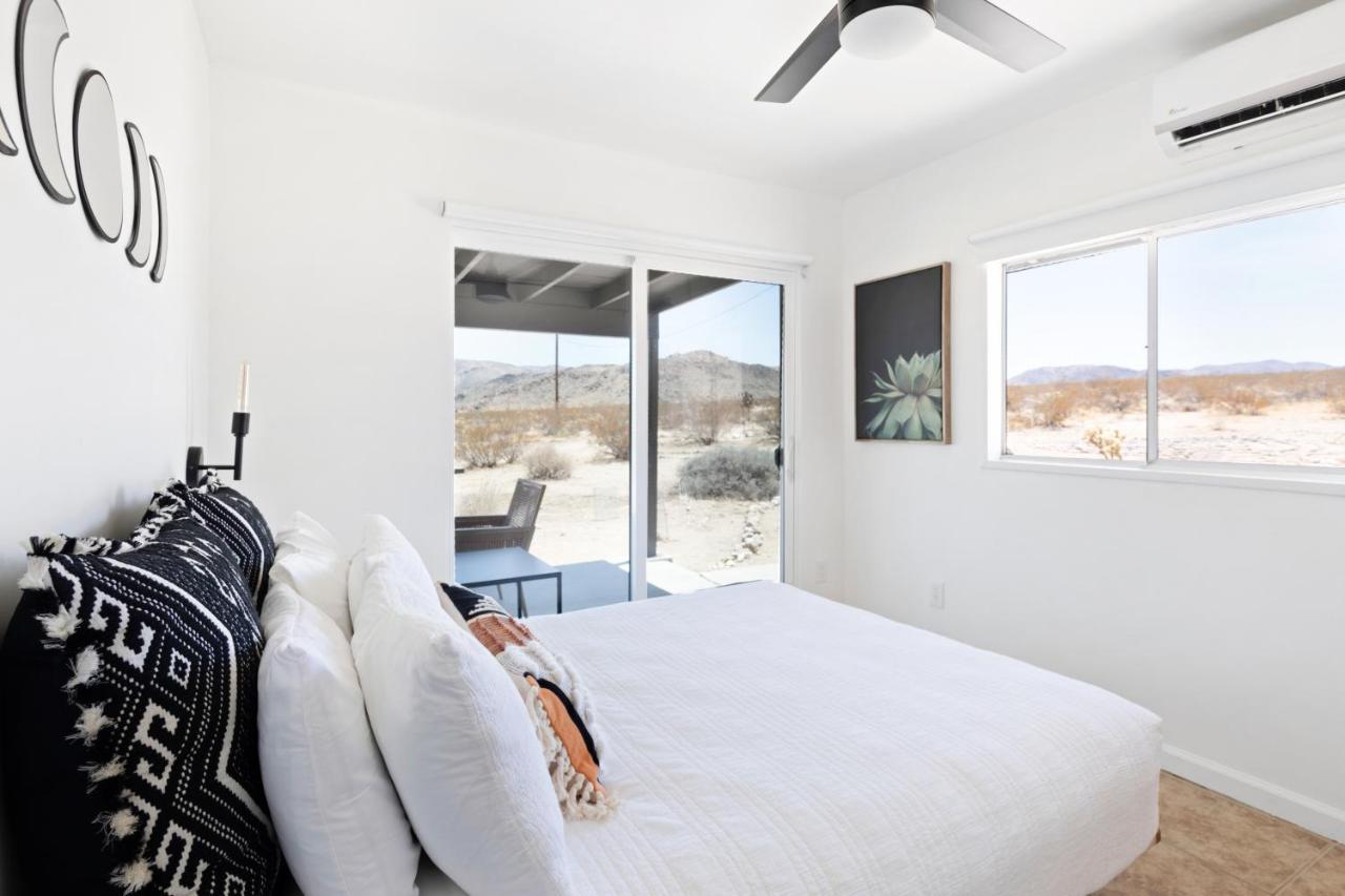 1 Minute To Joshua Tree National Park, Hot Tub, Stars, Private - The Wkndr Villa Twentynine Palms Bagian luar foto
